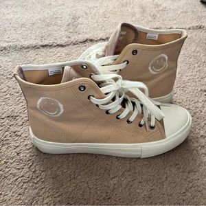 American eagle smiley face high top converse. Size 9 US